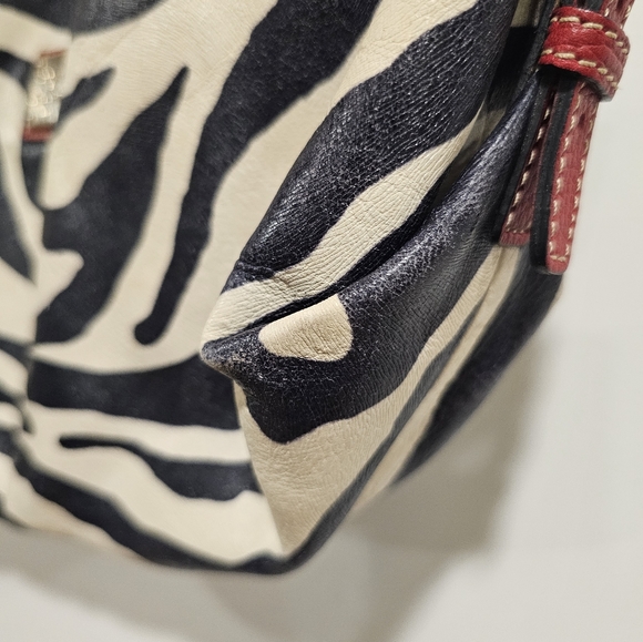 Dooney & Burke large leather purse - Picture 10 of 11